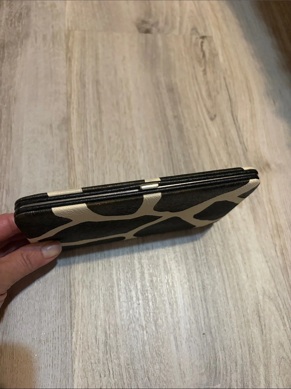 Giraffe-Pattern Leather Card Wallet - Black & Cream